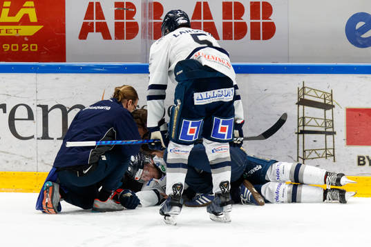 under semifinal ett i Hockeyallsvenskan mellan HV71 och