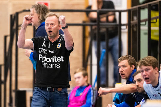 Redbergslids tränare Magnus Johansson jublar