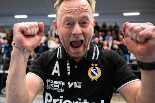 Redbergslids tränare Magnus Johansson jublar