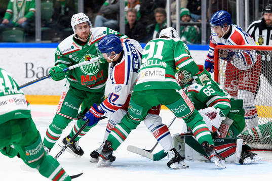 Rögles Ryan McKiernan och Adam Tambellini