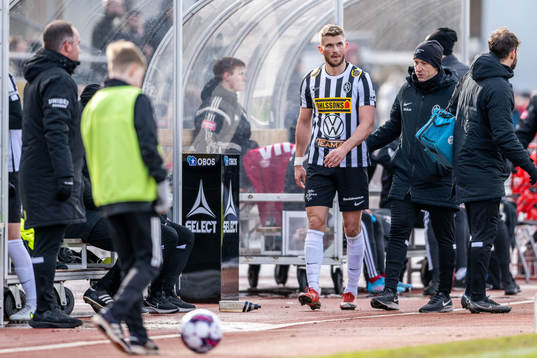 Landskronas Erik Pärsson har ont och tränare Billy