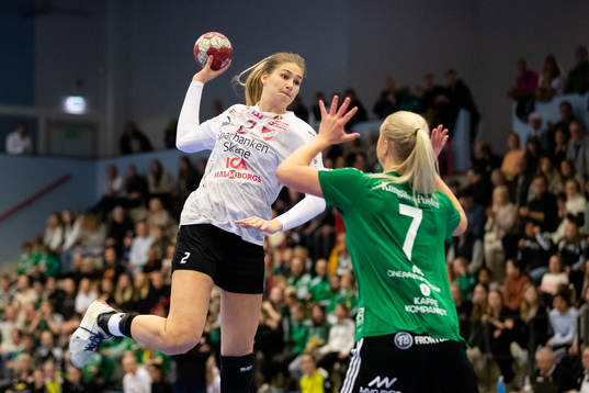 Lugis Cecilie Bjerre och Kungälvs Alva Söderbom