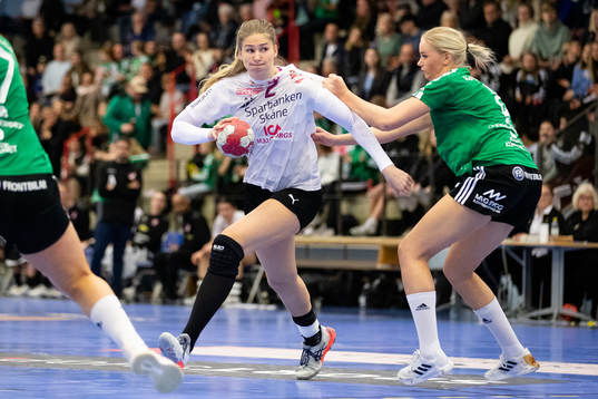 Lugis Cecilie Bjerre och Kungälvs Alma Jöhnsson