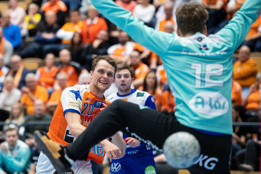 Kristianstads Emil Frend Öfors och Alingsås målvakt Emil