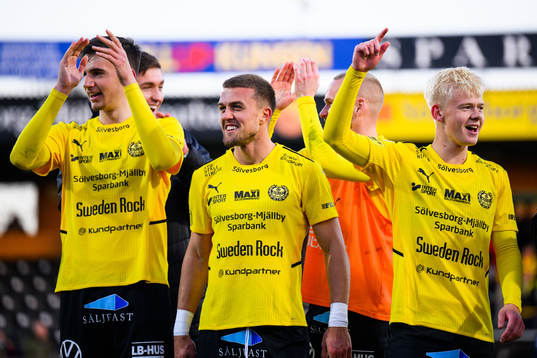Mjällbys spelare jublar