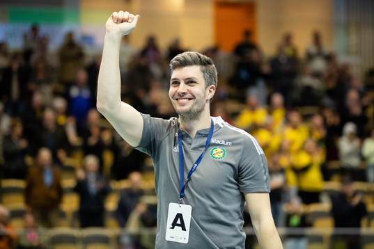 Sävehofs tränare Rasmus Overby jublar