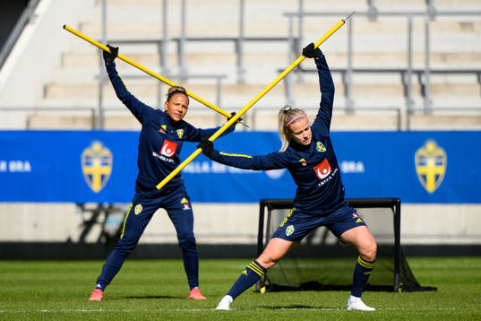 Madelen Janogy and Hanna Glas of the Swedish women's