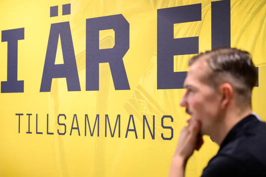 Elfsborgs Simon Olsson blir intervjuad