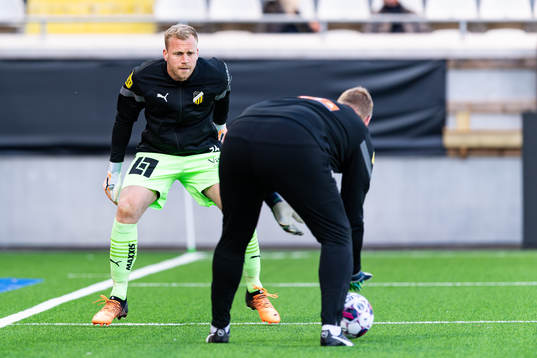 Häckens målvakt Peter Abrahamsson före fotbollsmatchen i