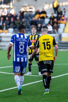 IFK Göteborgs Hosam Aiesh i samtal med Häckens Kadir