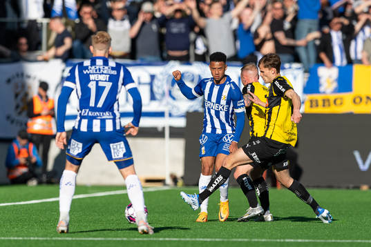 IFK Göteborgs Tobias Sana och Häckens Oscar Uddenäs