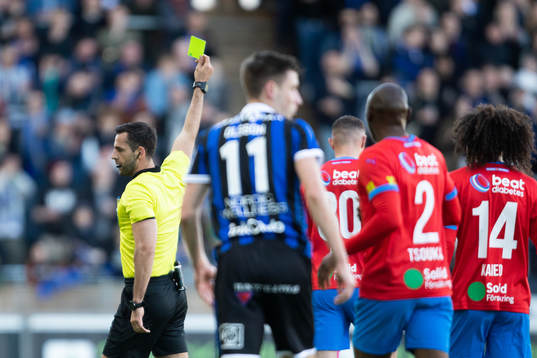 Domare Granit Maqedonci delar ut gult kort till