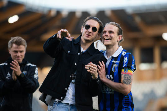 Sirius målvakt David Mitov Nilsson och Tim Björkström