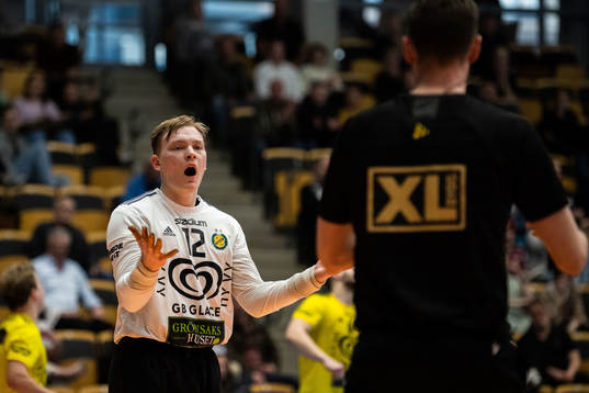 Sävehofs målvakt Simon Möller reagerar