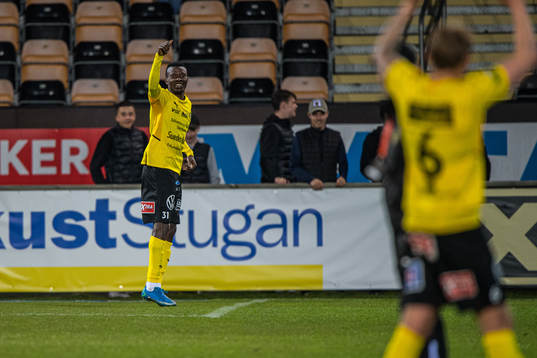 Mjällbys Silas Nwankwo  jublar