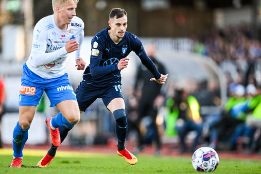Värnamos Victor Larsson och Malmö FFs Veljko Birmancevic