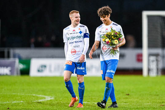 Värnamos Freddy Winsth och Robin Tihi jublar