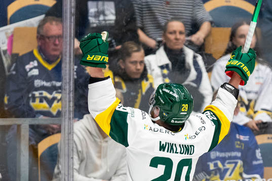 Björklövens Alexander Wiklund jublar