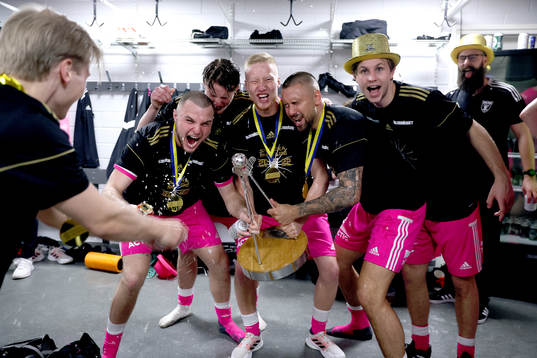 Falun firar i omklädninsrummet