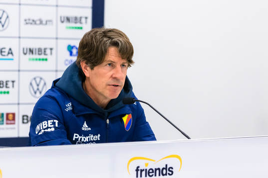Djurgårdens tränare Thomas Lagerlöf svarar på frågor