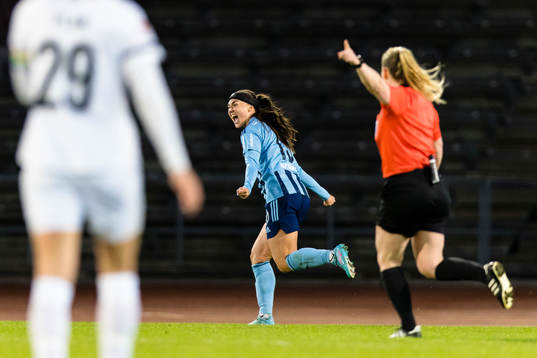 Djurgårdens Lova Lundin gör 2-0 och jublar