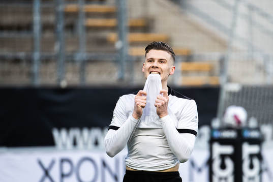 Örebros Jake Larsson deppar