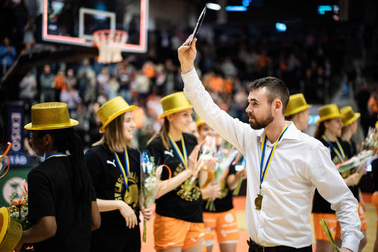 Norrköpings tränare Kevin Lundgren jublar