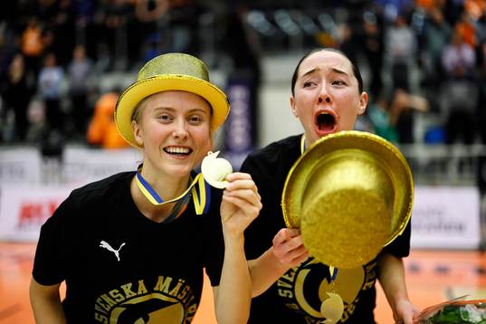 Norrköpings Anna Lundqvist och Rakel Gyberg Engdahl jublar