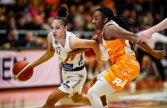 Luleås Brooke McCarty Williams och Norrköpings Taylor
