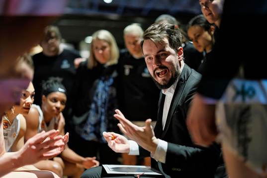 Luleås tränare Robin Sandberg reagerar