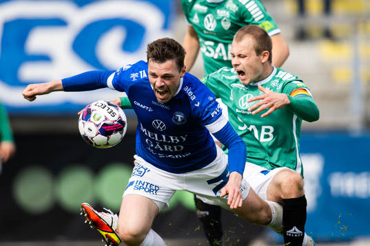 Trelleborgs Nicolas Mortensen fälls ner av Brages
