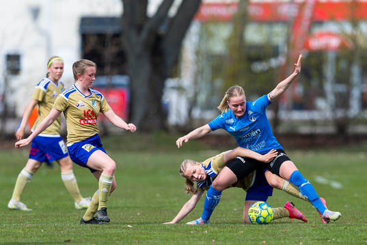 Södra Sandbys Klara Fagerström och Halmstads Elvira