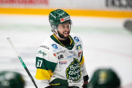 Björklövens Francis Perron jublar