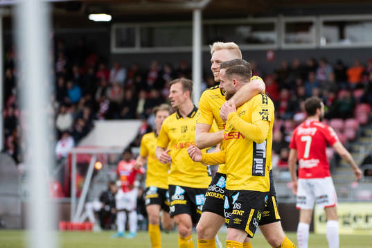 Elfsborgs Sveinn Gudjohnsen och Rasmus Alm jublar