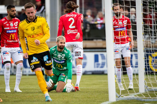 Degerfors målvakt Alfie Malik Whiteman deppar
