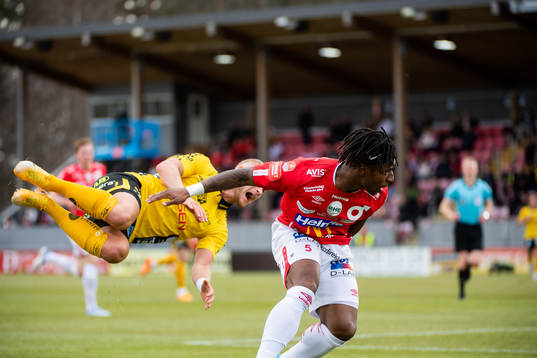 Elfsborgs Simon Strand och Degerfors Joseph-Claude Agyeman