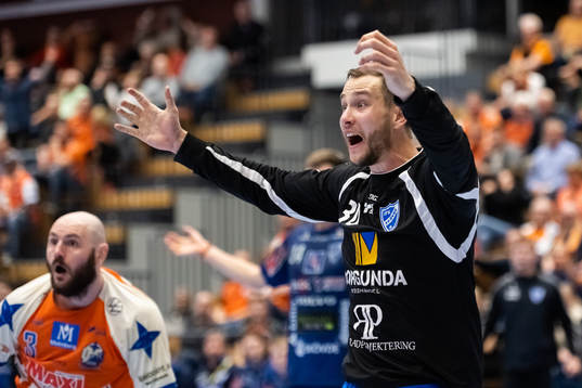 Skövdes målvakt Fabian Norsten agerar