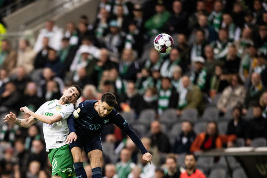 Hammarbys Loret Sadiku och Malmö FFs Oscar Lewicki