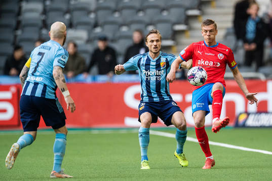 Djurgårdens Pierre Bengtsson och Helsingborgs Dennis Olsson