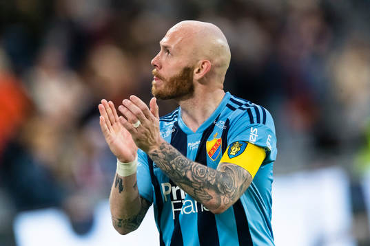 Djurgårdens Magnus Eriksson tackar publiken