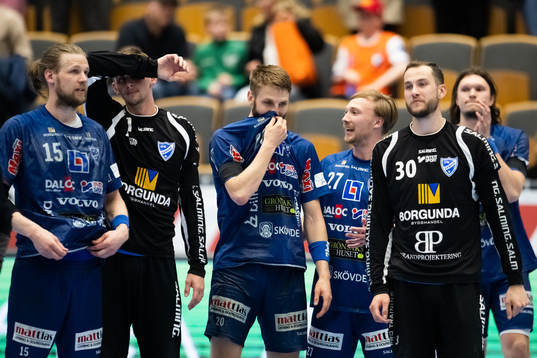 Skövdes Dan Beck-Hansen, målvakt Victor Skjellerup Bang,
