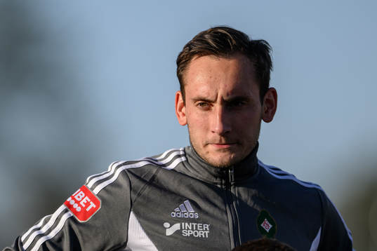 Skövdes Vladislav Kreida vid lineup innan fotbollsmatchen