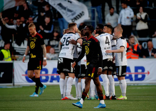 Örebros Vincent Thill jublar