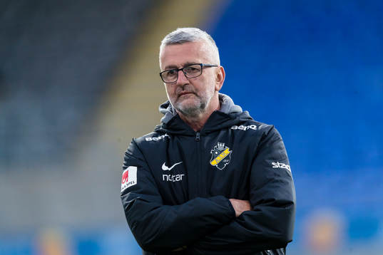 s tränare Nebojsa Novakovic deppar