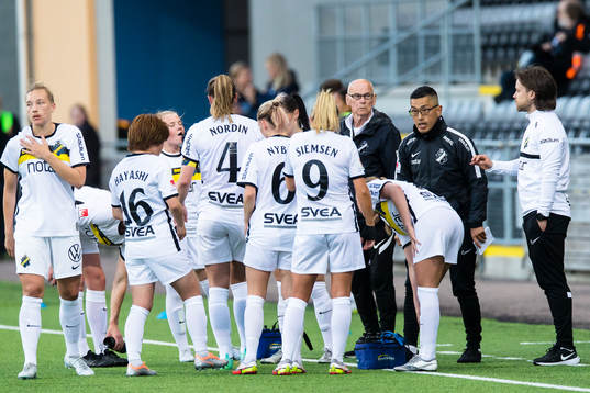 s tränare Jesper Björk ger direktiv