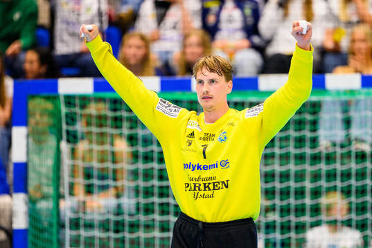 Ystads IFs målvakt Niklas Kraft  jublar