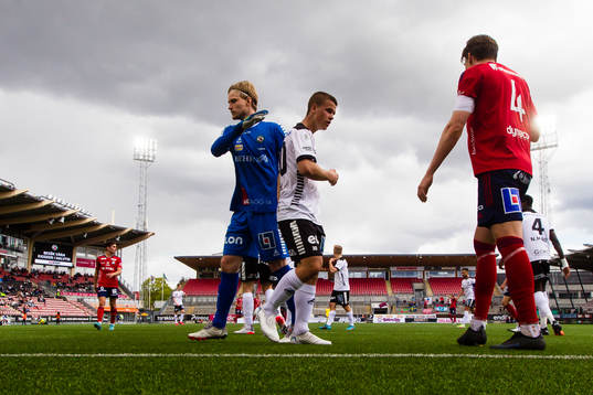 Örebros målvakt William Eskelinen och Samuel Dahl