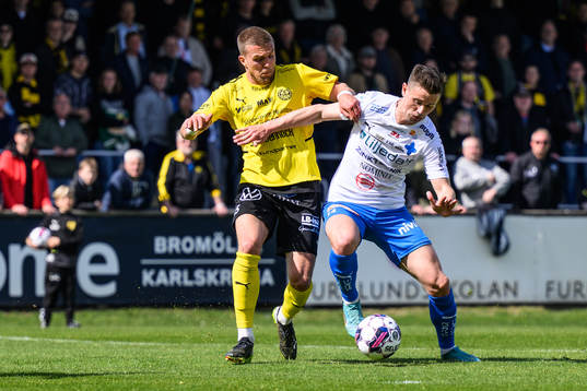 Värnamos Marcus Antonsson och Mjällbys Ivan Kričak