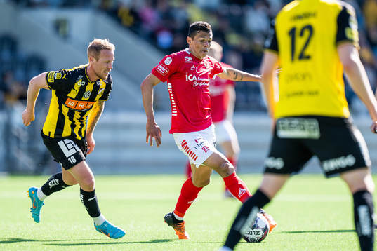 Häckens Mikkel Rygaard Jensen och Kalmars Romario Pereira