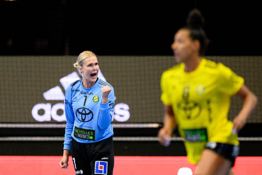 Sävehofs målvakt Sofie Börjesson jublar